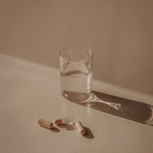 glass_of_water_with_pills